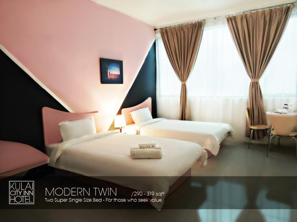 Creator Hotel Kulai Exterior foto